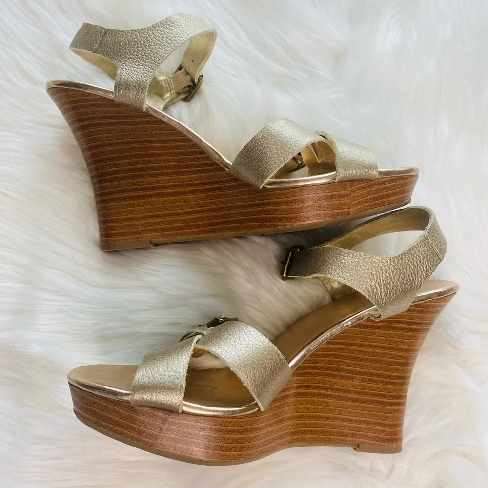 Banana Republic Champagne Colored Strappy Wedges